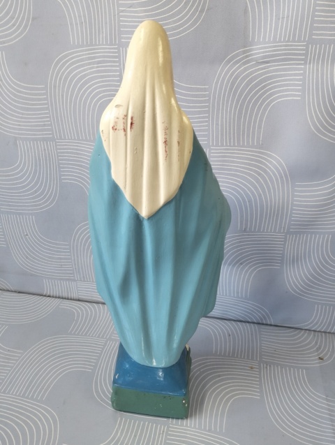 Stara figura Matki Bożej