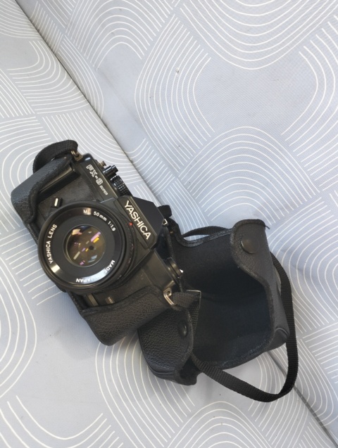 Stary aparat fotograficzny Yashica obiektyw super stan