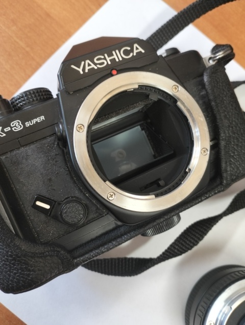 Stary aparat fotograficzny Yashica obiektyw super stan