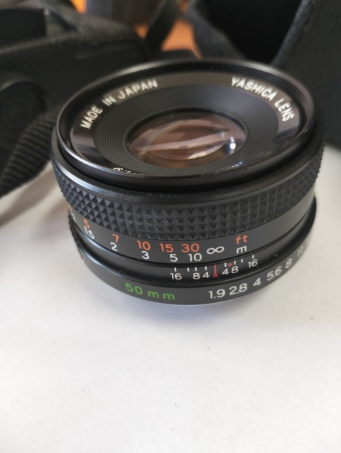 Stary aparat fotograficzny Yashica obiektyw super stan