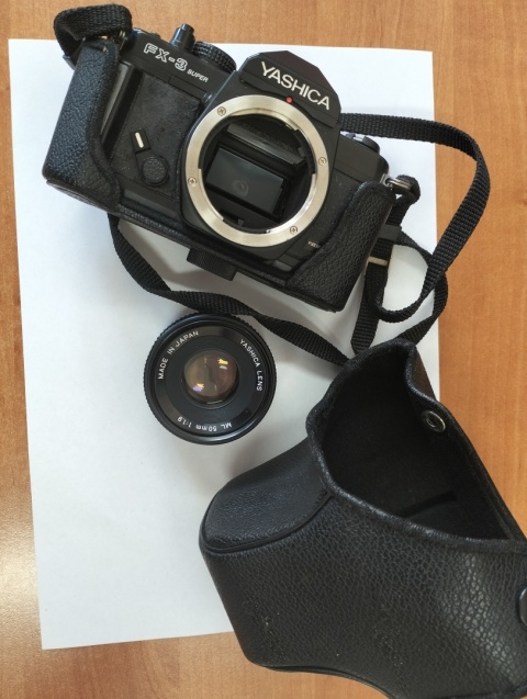 Stary aparat fotograficzny Yashica obiektyw super stan