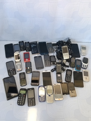 Telefony komórkowe 35 sztuk