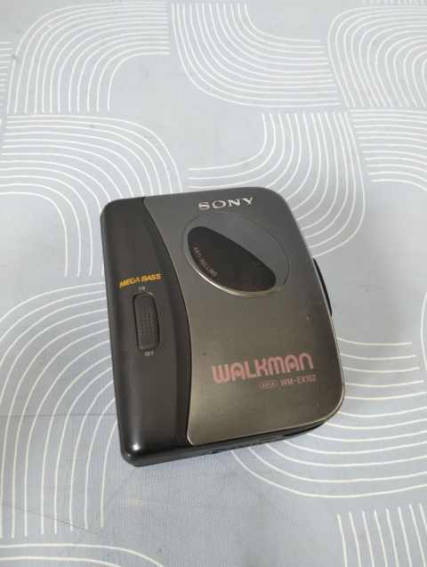 Walkman Sony WM-EX162 z funkcją Mega Bass