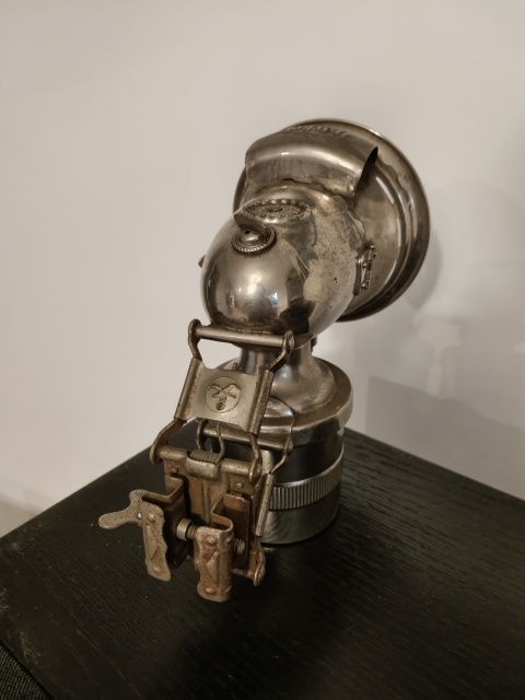 Zabytkowa lampka karbidowa rowerowa