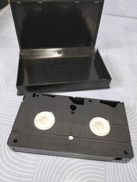 Kaseta VHS Czerwony Smok