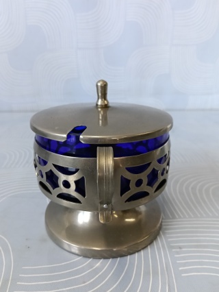 Kobaltowa cukiernica vintage w metalowej oprawie