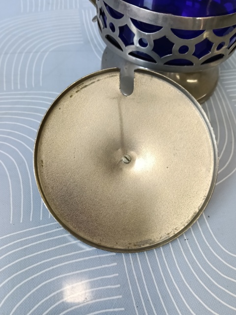 Kobaltowa cukiernica vintage w metalowej oprawie