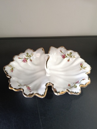 Piękna patera w kształcie liścia porcelana złota róża