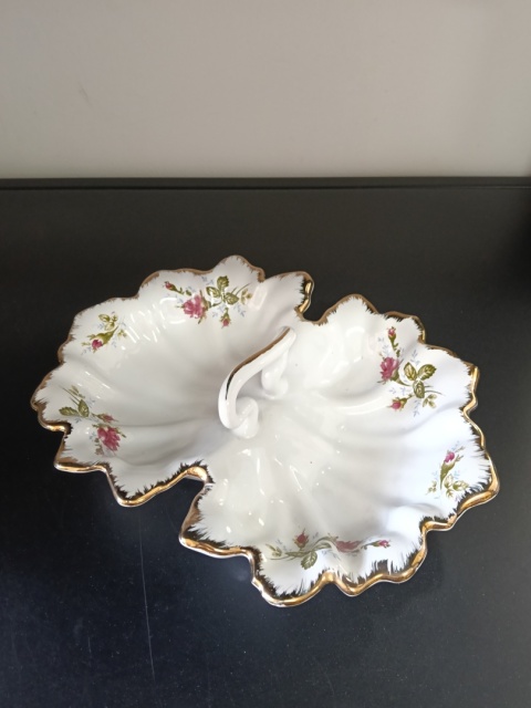 Piękna patera w kształcie liścia porcelana złota róża