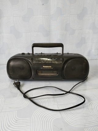 Stary radiomagnetofon Panasonic